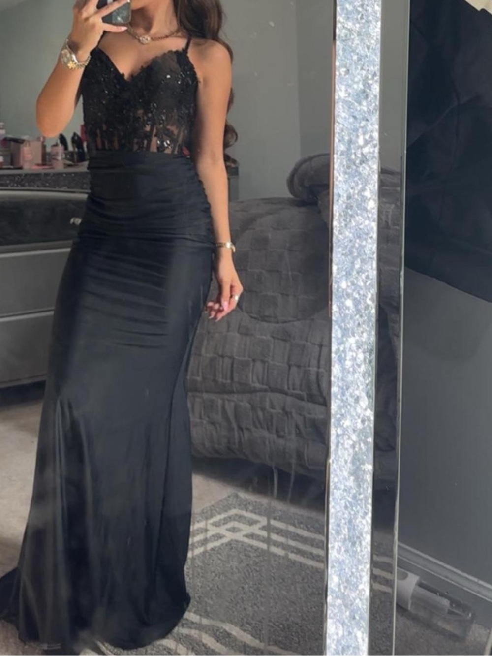 Elegant Black Lace Bodice Evening Gown